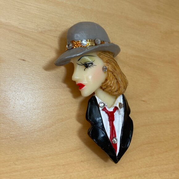 Vintage Pin Brooch Woman Profile with Beige Hat Red Tie Rhinestones - Picture 3 of 6